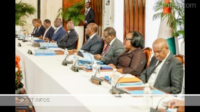 Un Conseil des Ministres ivoirien crucial se reunit sous la presidence dAlassane Ouattara. 1