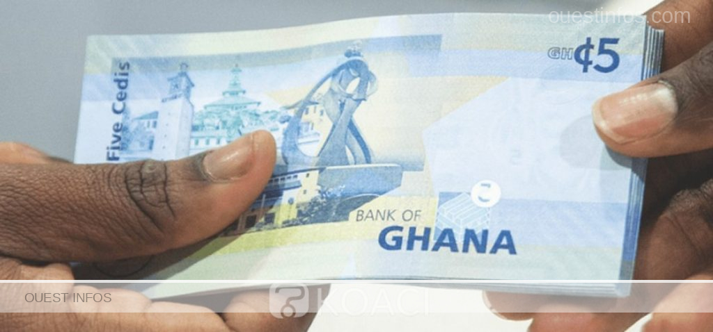 la dépréciation continue du Cedi ghanéen par rapport aux devises étrangères